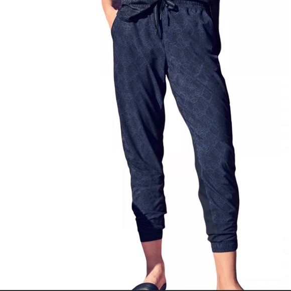 Athleta Brooklyn Jogger Navy Python Snake Print - Picture 1 of 6